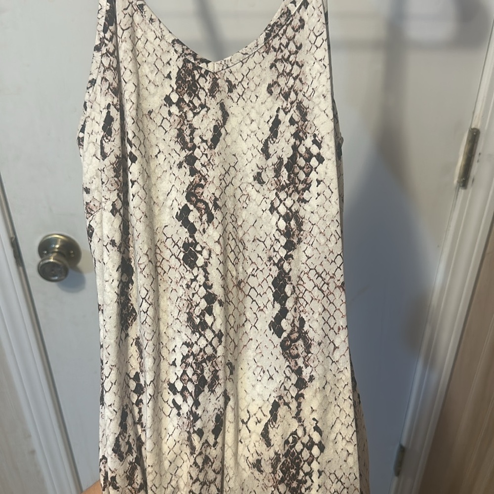 Manduka Dress - Picture 2 of 5